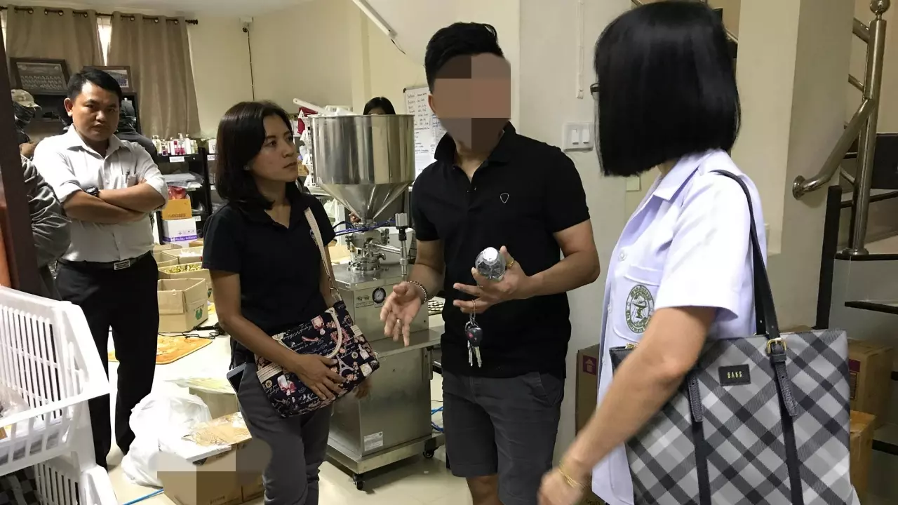 อวสานครีมตลาดนัด บุกโรงงานเถื่อนผลิตเครื่องประทินผิว กวนเองเป็นกะละมัง