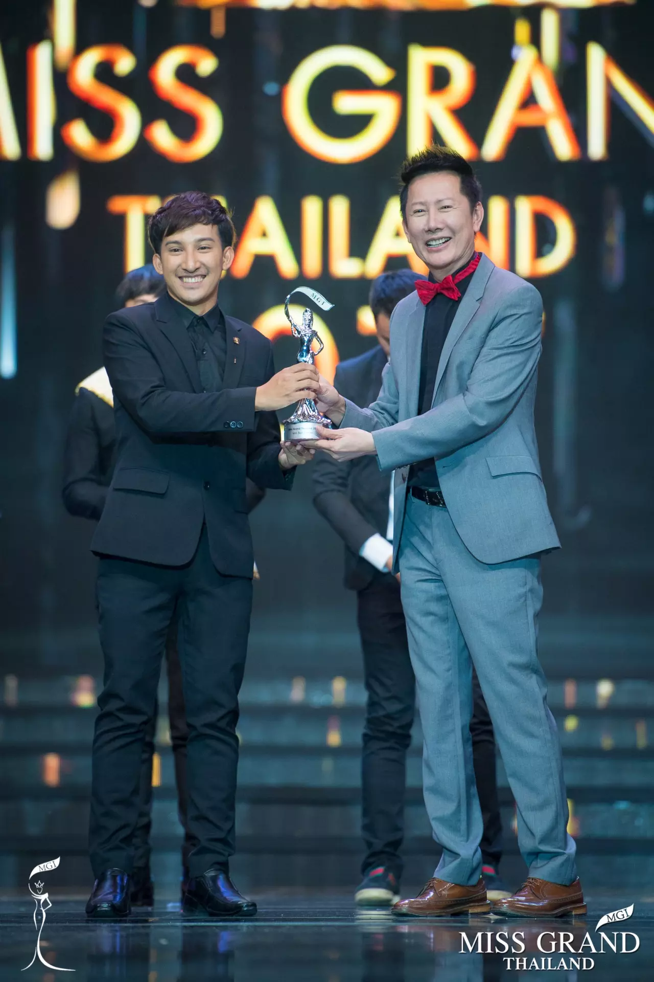 ไม่ใช่ที่ 1 แต่ความรู้สึกยิ่งกว่าที่ 1 โอ๊ต สร้างสรรค์ชุดพญานาค ตะลึงตา 