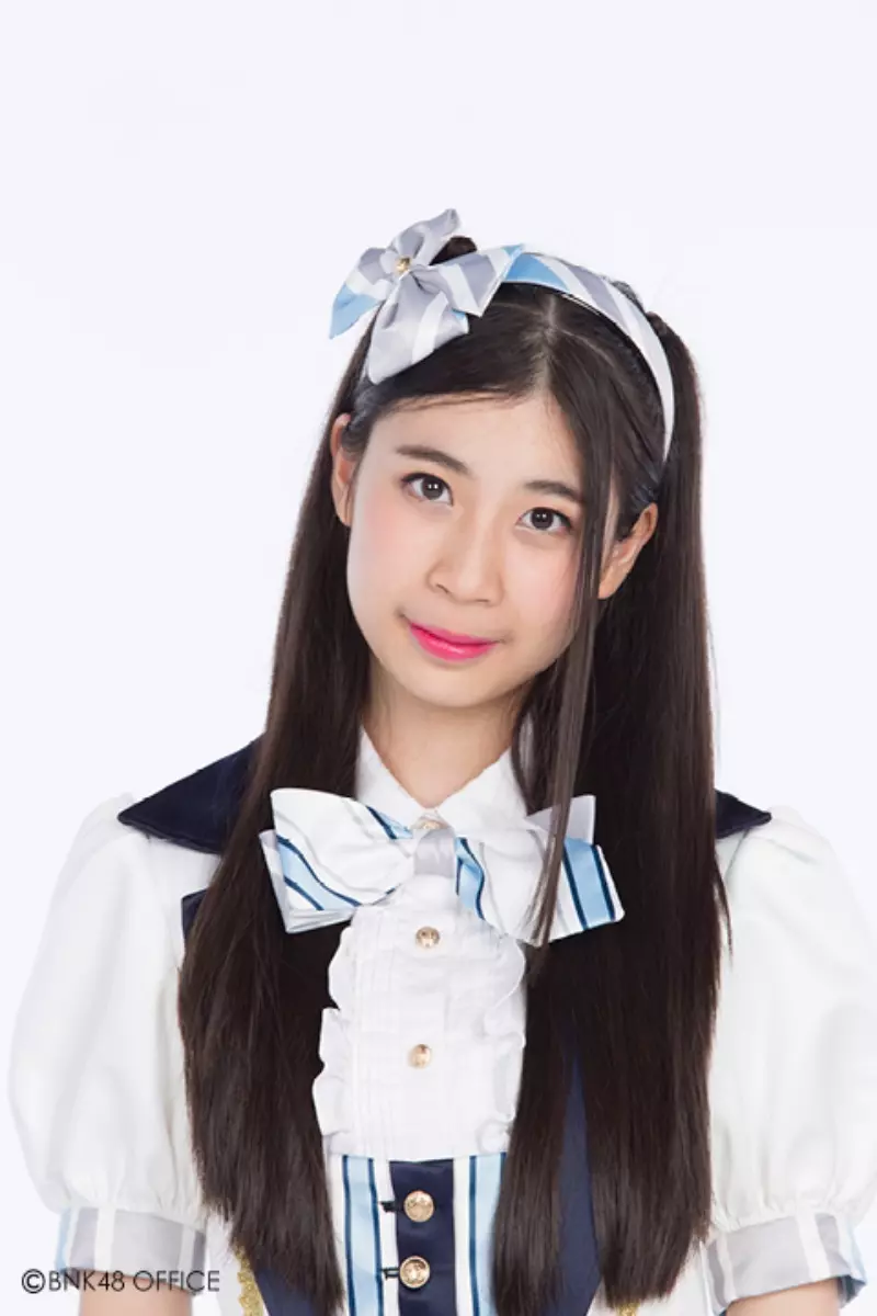 น้ำตาไหลริน! คิตแคต BNK48 ประกาศจบการศึกษาเป็นคนแรกของวง