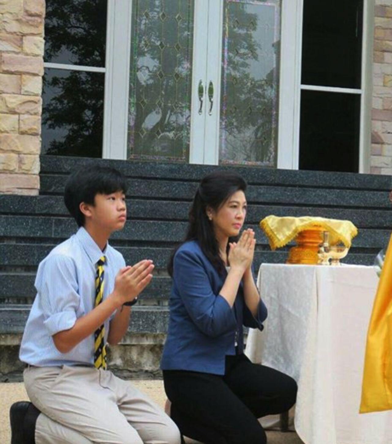 ใส่บาตรหน้าประตูบ้าน