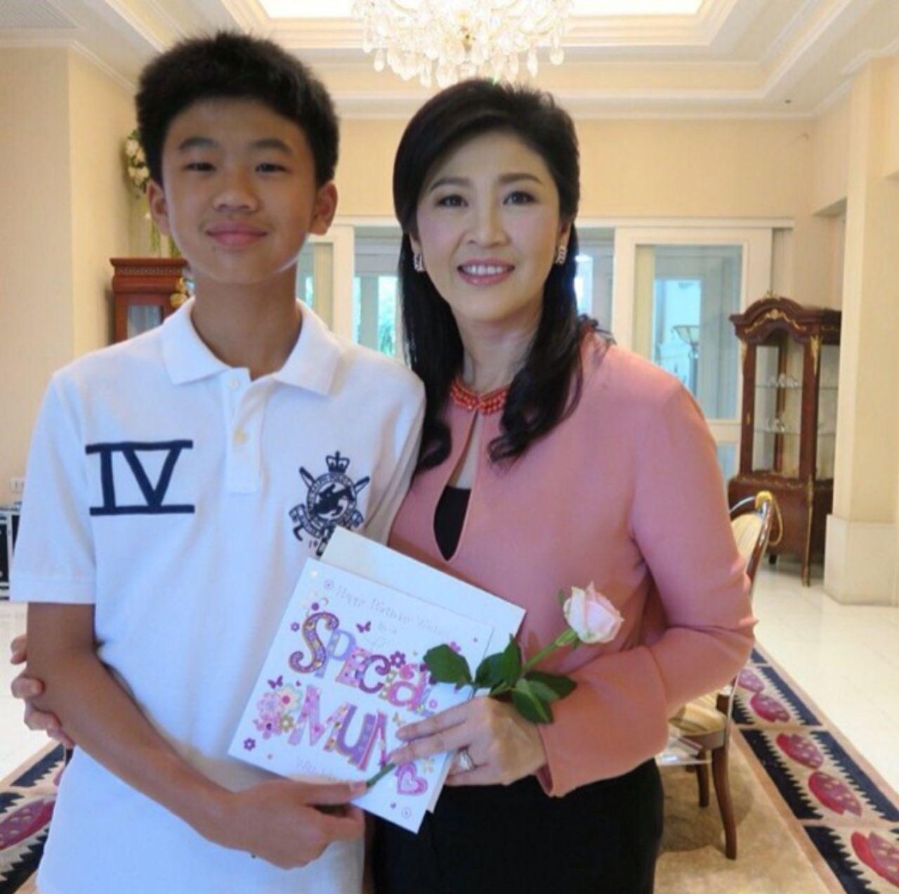 ในตัวบ้านโทนสีขาว-น้ำตาล