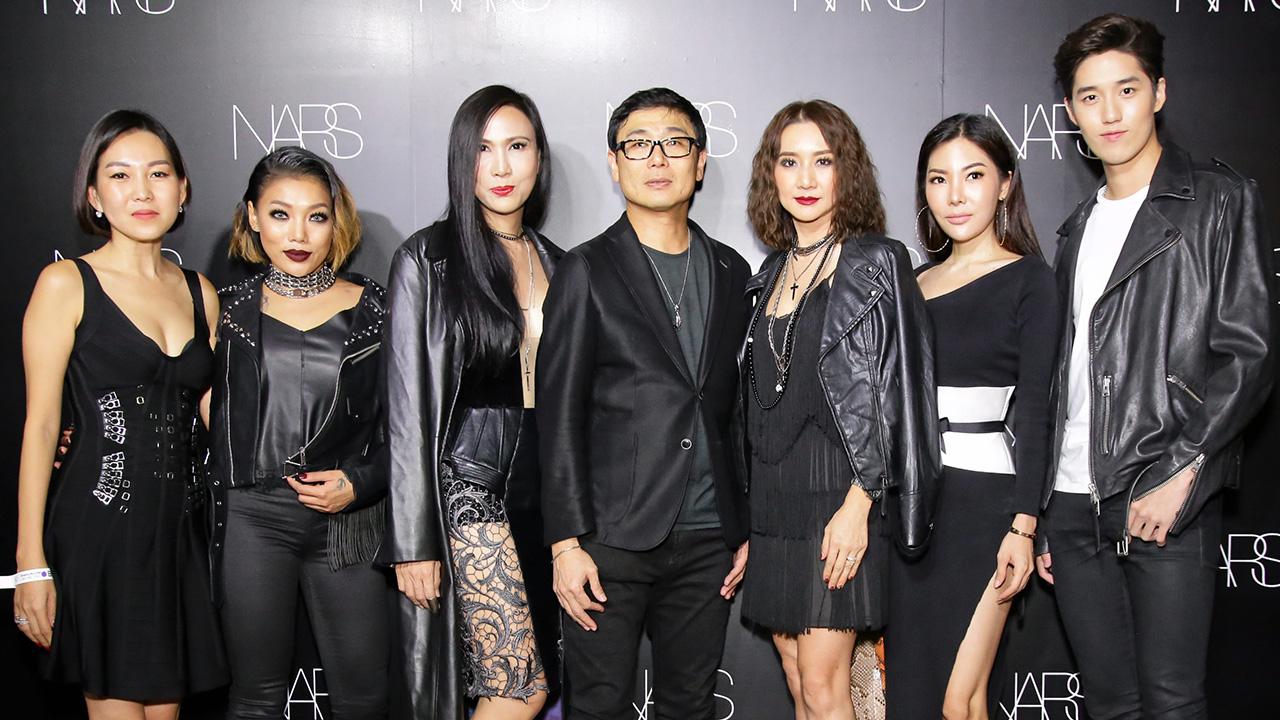ทาปากสวย ทัตสึกิ นากาโอะ จัดงาน NARS POWERMATTE LAUNCH PARTY เปิดตัวลิปสติกพลังแมท 18 เฉดสี เหมาะกับทุกไลฟ์สไตล์ของสาวยุคใหม่ โดยมี วริศรา ไพรสานฑ์กุล, พลิน นันทขว้าง, ศีกัญญา ศักดิเดช ภาณุพันธ์ และ ธนิดา ธรรมวิมล มาร่วมงานด้วย ที่บีมคลับ ทองหล่อ วันก่อน.