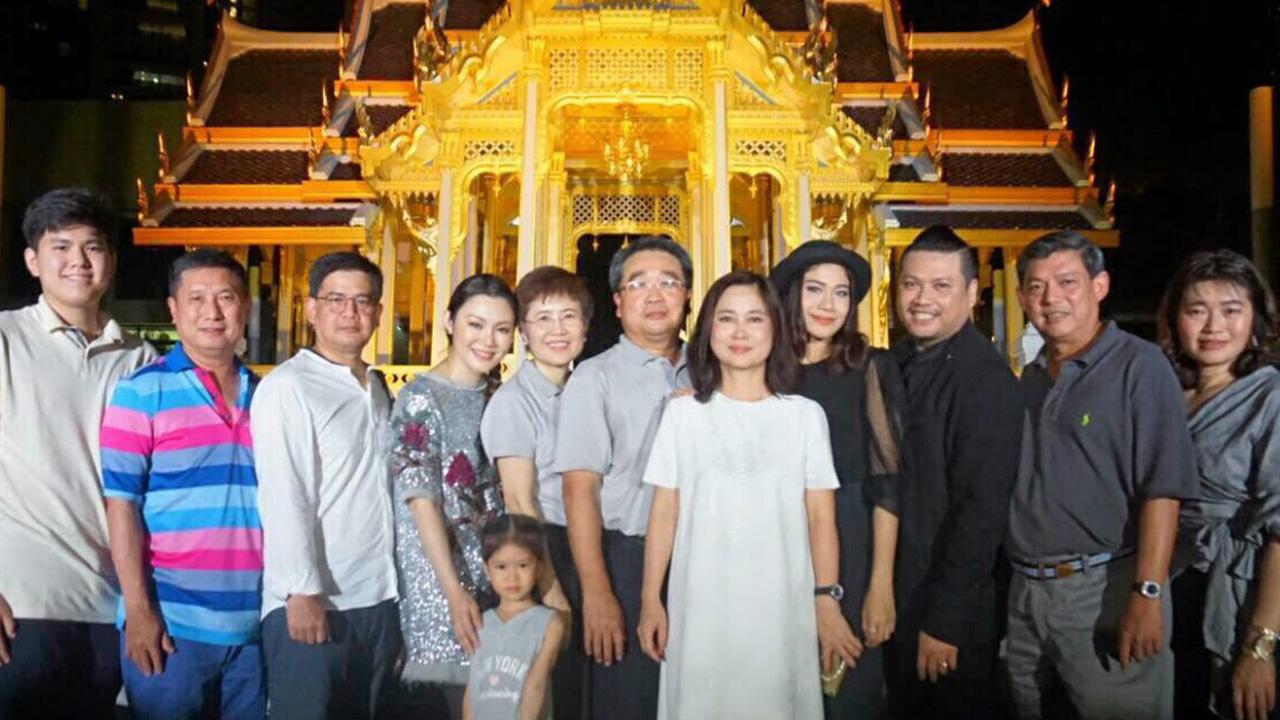 ฉลองใหญ่ ธงชัย ชาสวัสดิ์ ออท. ณ สิงคโปร์ จัดงาน “ราตรีนี้ลาน ศาลาไทย” ที่สถานทูตฯ ในโอกาสเสร็จสิ้นโครงการปรับภูมิทัศน์สถานทูต โดยมี ศิลปินแกรมมี่ และ บมจ.ไทยเบฟเวอเรจ สนับสนุนสร้างความบันเทิง วันก่อน.