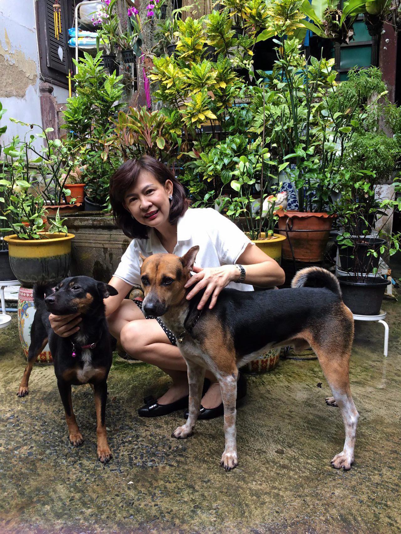 คุณปิ๋ว กับโอเลี้ยง-กาแฟ