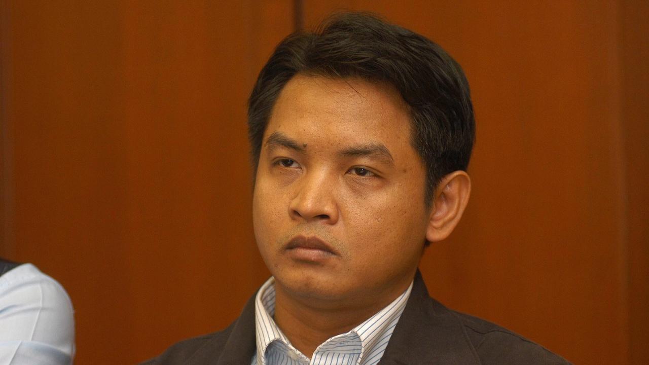 นายสุริยะใส กตะศิลา