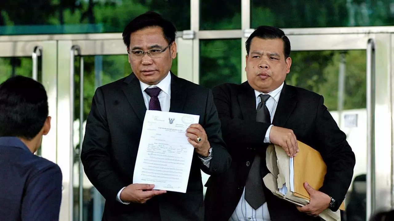 แฉ'ทักษิณ'เตรียมแผน 'ปู'ลี้ภัยอังกฤษ 'มีชัย'ปัดอย่าเพิ่งพูดอุทธรณ์