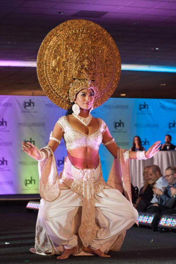 ไม่หนักหัวใช่มั้ยคะ? Nagma Shrestha จากเนปาล