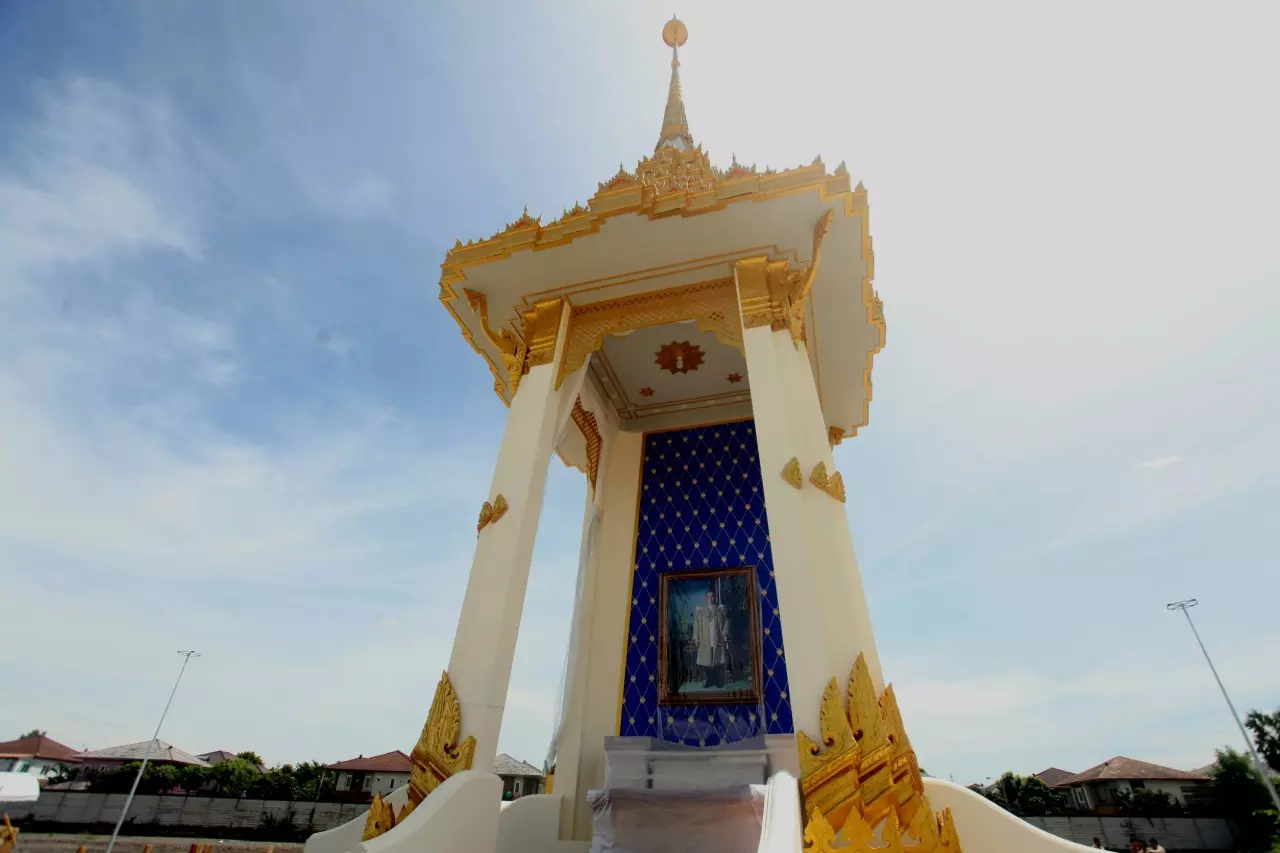 ทั่วไทย เริ่มบวงสรวงพระเมรุมาศจำลอง เตรียมพร้อมจัดพิธีถวายดอกไม้จันทน์