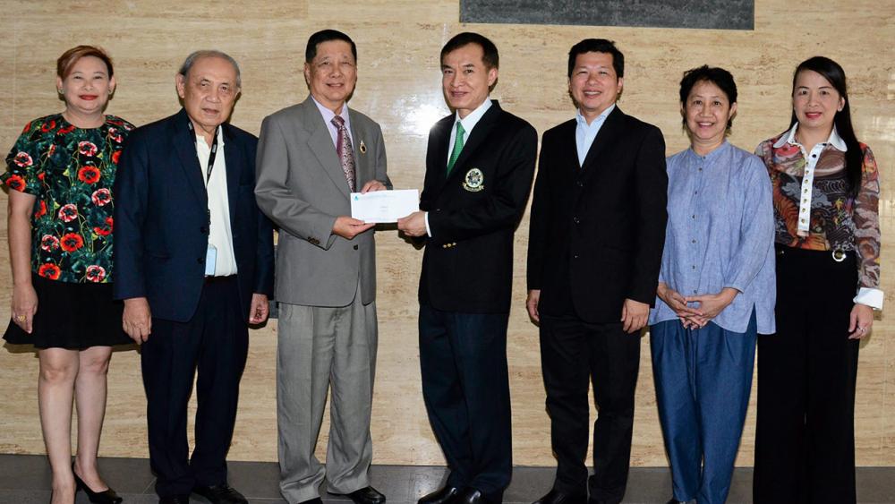 ให้มูลนิธิ ประกิต อภิสารธนรักษ์ ประธานบริษัทประกิต โฮลดิ้ง มอบเงินจำนวน 100,000 บาท ให้แก่ สราวุธ วัชรพล เพื่อสมทบทุนมูลนิธิไทยรัฐ โดยมี อภิรักษ์ อภิสารธนรักษ์, ชไมพร กัลยาณมิตร, สมชาย กรุสวนสมบัติ และ พรพรรณ พจนพริ้ง มาร่วมในพิธีด้วย ที่ สนง.นสพ.ไทยรัฐ วันก่อน.