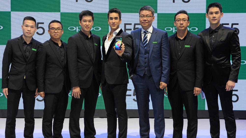 ใช้ดี มาร์ค ซิง และ ชานนท์ จิรายุกุล จัดงานเผยโฉม “ออปโป้ เอฟไฟว์” สมาร์ทโฟนเพื่อการเซลฟี่อย่างมืออาชีพรุ่นล่าสุด พร้อมเปิดตัว ณเดชน์ คูกิมิยะ แบรนด์แอมบาสเดอร์ โดยมี หลิว หย่ง ซาน และ กันต์ กันตถาวร มาร่วมงานด้วย ที่จีเอ็มเอ็มไลฟ์เฮ้าส์ เซ็นทรัลเวิลด์ วันก่อน.