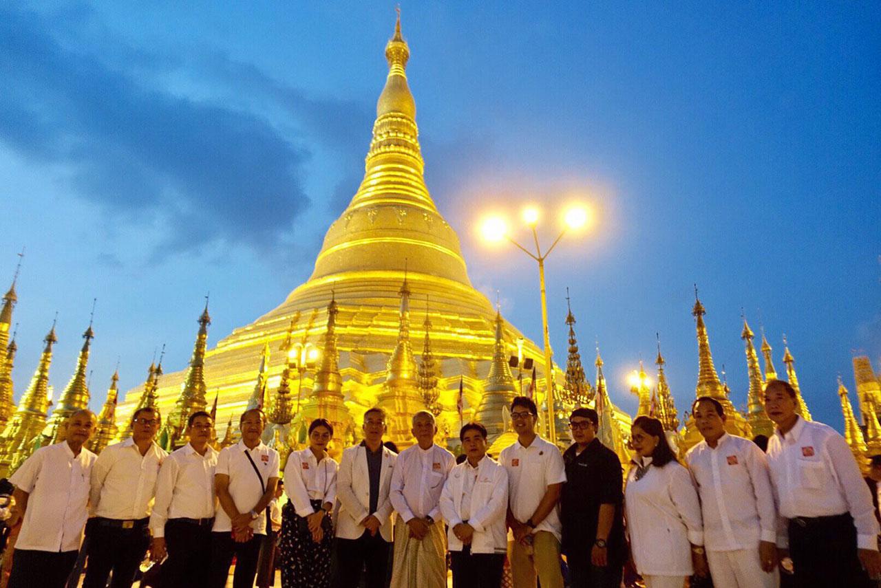 ดร.สุภชัย วีระภุชงค์ เลขาธิการสถาบันโพธิคยาวิชชาลัย 980 และคณะชาวไทยได้รับเชิญไปร่วมสวดมนต์ข้ามปีครั้งยิ่งใหญ่ที่มหาเจดีย์ชเวดากอง.