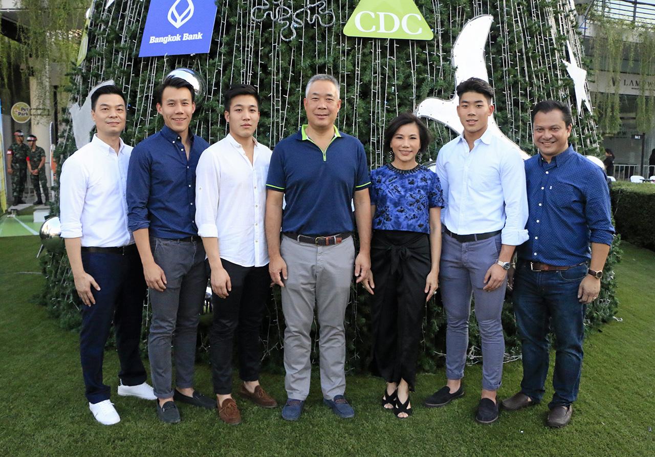 สวัสดีปีใหม่ กวีพันธ์–ศุภานวิต เอี่ยมสกุลรัตน์ จัดงาน “นิว เยียร์ เคาต์ดาวน์ 2018 แอท ซีดีซี” ฉลองเทศกาลแห่งความสุข โดยมี วรพล สันติเมธา, กฤษฏิ์ เอี่ยมสกุลรัตน์,ชายทัด จุลกลพ และ กษิต เอี่ยมสกุลรัตน์ มาร่วมงานด้วย ที่คริสตัล ดีไซน์ เซ็นเตอร์ วันก่อน.