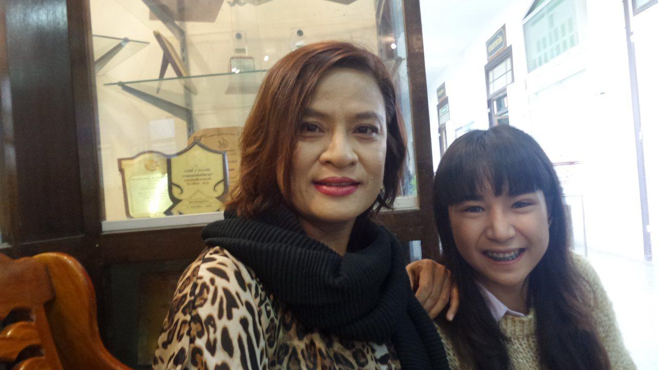 คุณครูอารยา และลูกสาวคนที่ 2