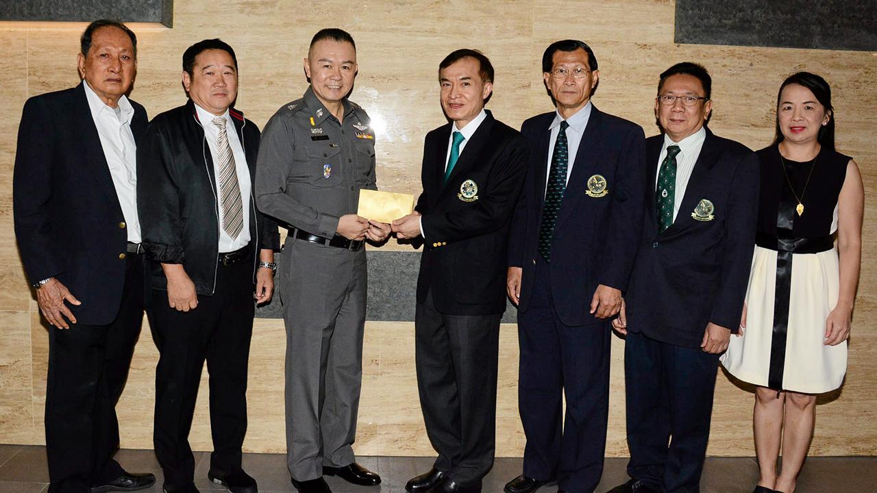 ให้มูลนิธิ พล.ต.ท.ณัฐธร เพราะสุนทร ผู้ช่วย ผบ.ตร. มอบเงินจำนวน 20,000 บาทให้แก่ สราวุธ วัชรพล เพื่อสมทบทุนมูลนิธิไทยรัฐ โดยมี พล.ต.ท.วรเทพ เมธาวัธน์, ไกรสีห์ นาคประเสริฐ, วิเชน โพชนุกูล และ ดำฤทธิ์ วิริยะกุล มาร่วมในพิธีด้วย ที่ สนง.นสพ.ไทยรัฐ วันก่อน.