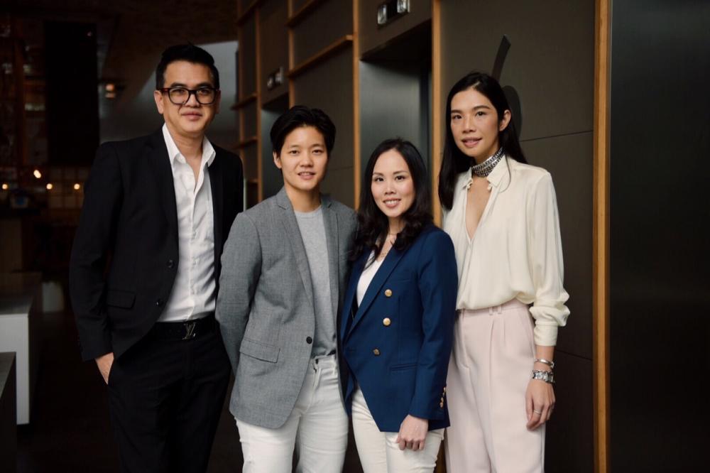 คณะทำงานของนิตยสารชื่อดัง