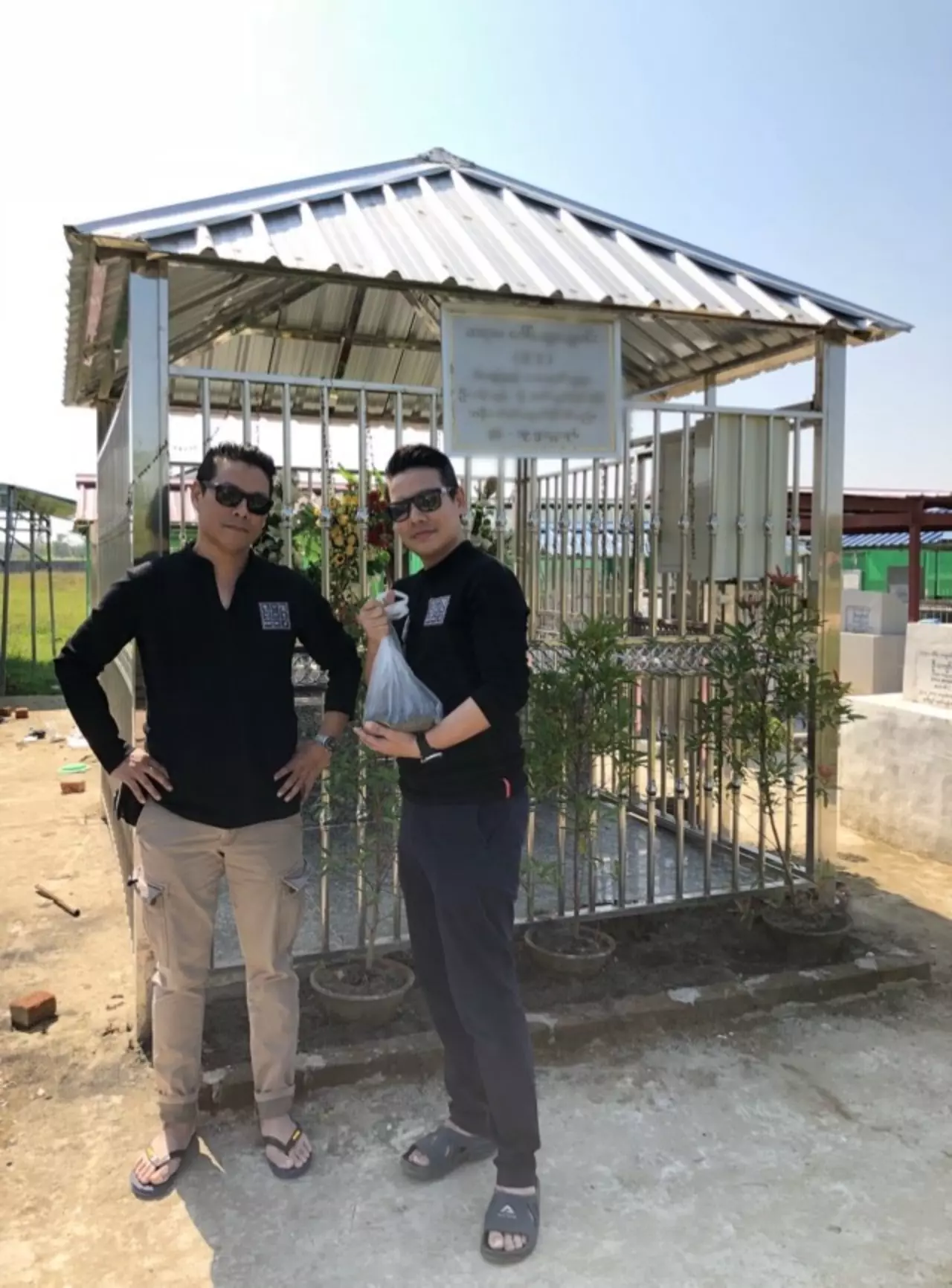 อดีตนักร้อง แจ๊ค-จิลล์ ย่องขุดสุสานหมอดูดัง สุดท้ายเจอดีจนได้!