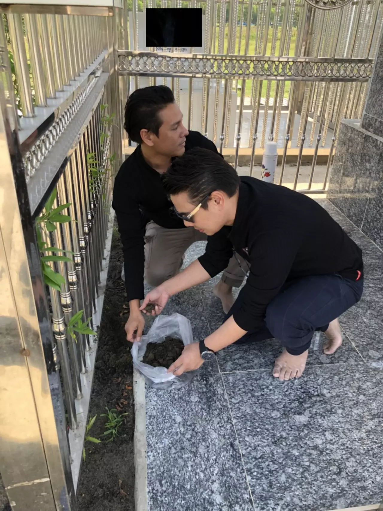 อดีตนักร้อง แจ๊ค-จิลล์ ย่องขุดสุสานหมอดูดัง สุดท้ายเจอดีจนได้!
