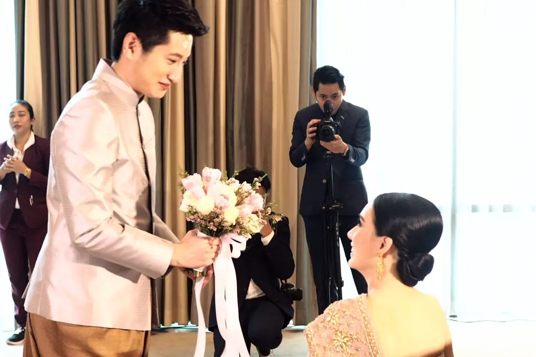 แต่งแล้วจ้า เบนซ์ มนัญญา ควงแฟนหนุ่มสละโสดสไตล์ไทยแท้