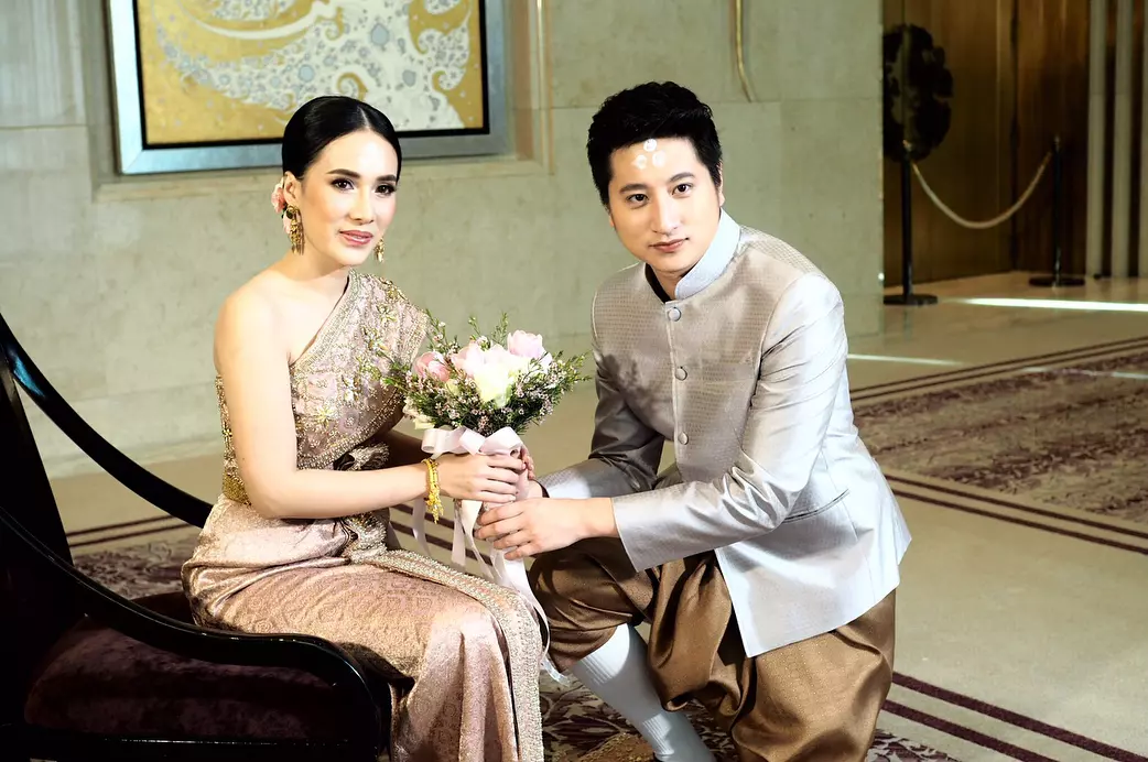 แต่งแล้วจ้า เบนซ์ มนัญญา ควงแฟนหนุ่มสละโสดสไตล์ไทยแท้