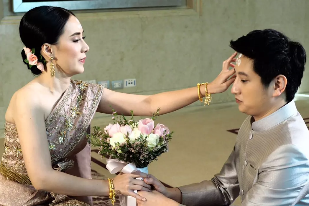 แต่งแล้วจ้า เบนซ์ มนัญญา ควงแฟนหนุ่มสละโสดสไตล์ไทยแท้