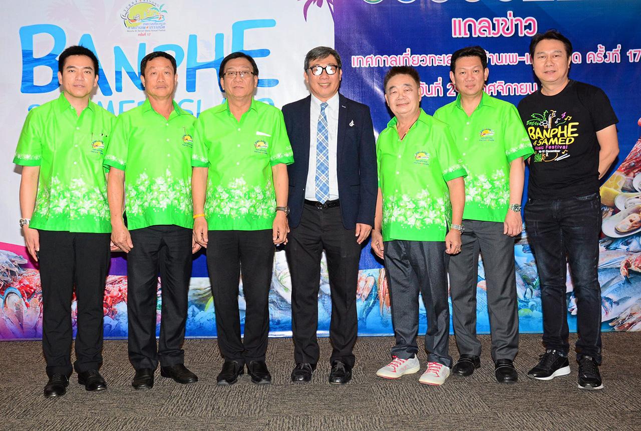 น่าไปเที่ยว - ธีรวัฒน์ สุดสุข รอง ผวจ.ระยอง แถลงข่าวการจัดงาน “เทศกาลเที่ยวทะเลหาดบ้านเพ–เกาะเสม็ด ครั้งที่ 17” ระหว่าง 6-10 ธ.ค. โดยมี วิบูลย์ นิมิตรวานิช, ไพรัตน์ อรุณเวสสะเศรษฐ, ชีระ วงศ์บูรณะ และ วีรวัฒน์ ยมจินดา มาร่วมแถลงด้วย ที่สำนักงานใหญ่ ททท. วันก่อน.