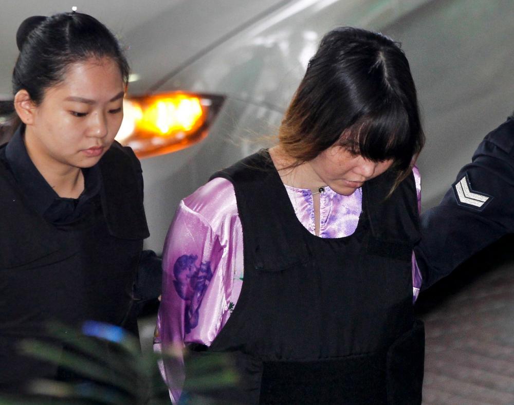 นางสาว ดวน ถิ เฮือง ชาวเวียดนามขณะถูกนำตัวขึ้นศาลมาเลเซีย