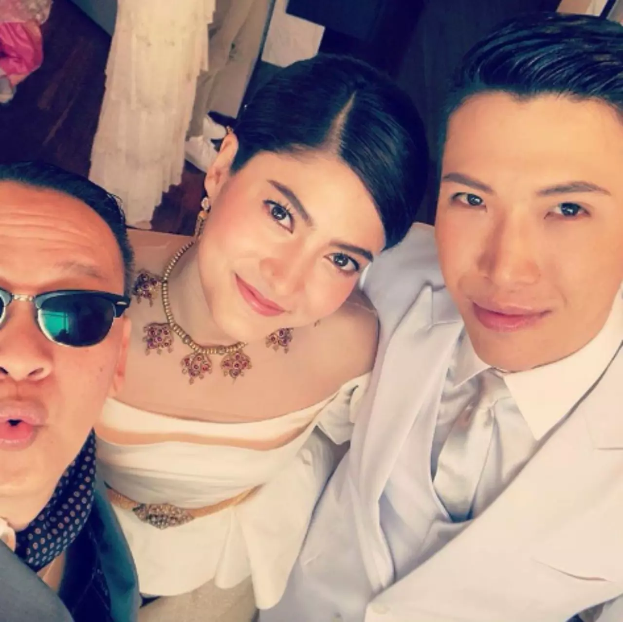 ขันหมากมาแล้ว! ชมภาพ ป๊อก-มาร์กี้ หมั้น ญาญ่า คิม กั้นประตูเงิน-ทอง (คลิป)
