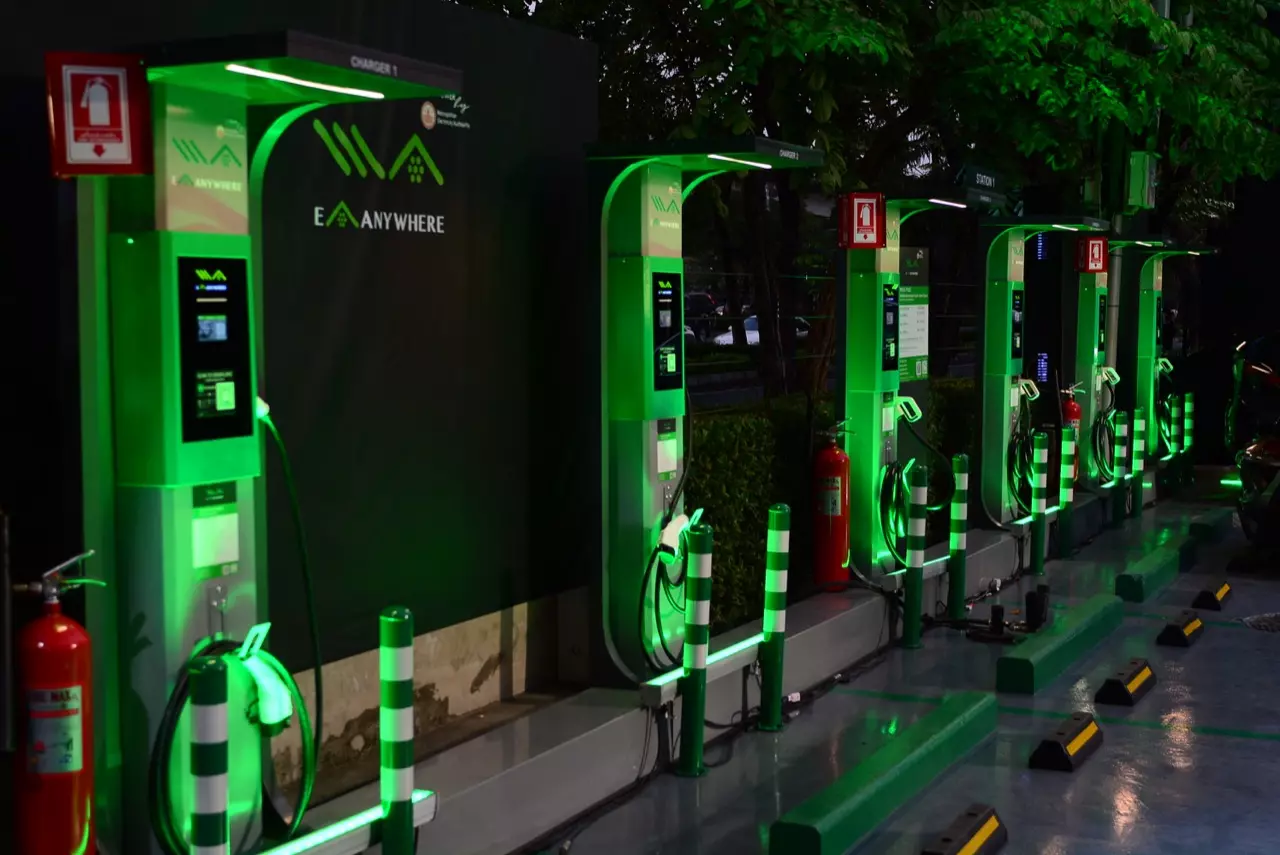 EA จับมือ กฟน. ผุดสถานีชาร์จรถไฟฟ้า 100 จุดทั่ว กทม.