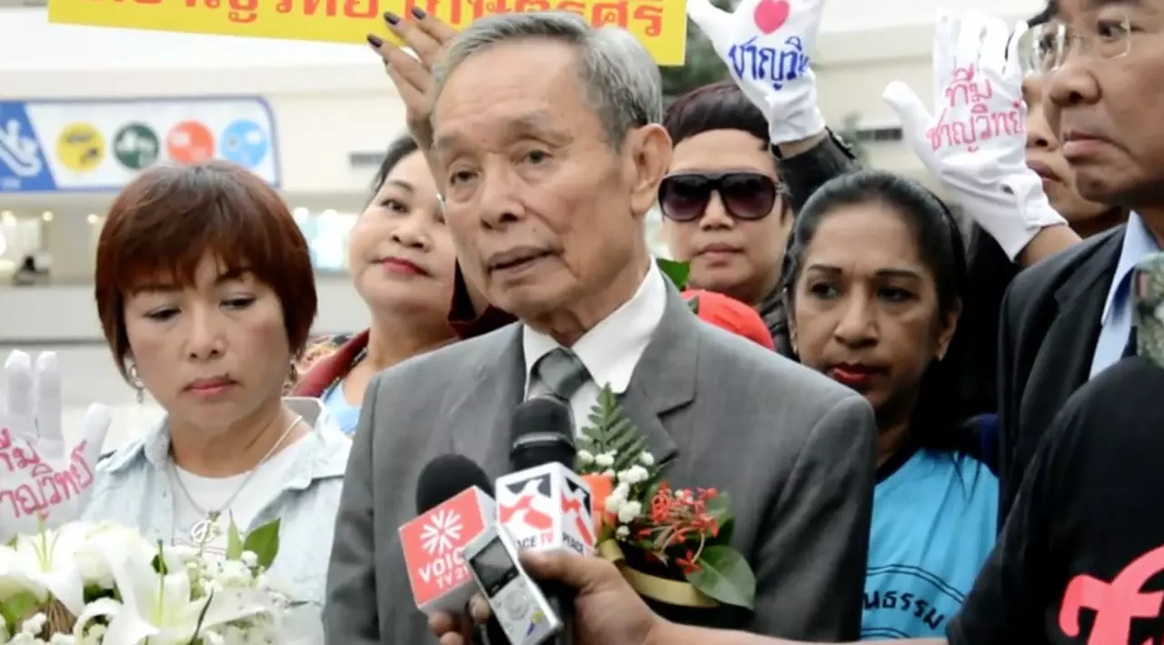ดำเนินคดี อ.ชาญวิทย์  ตาม พ.ร.บ.คอมฯ เหตุโพสต์ภาพกระเป๋าภรรยานายกฯ 