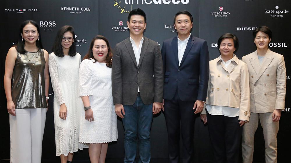 วัยสิบเจ็ด บัณฑิต ประดิษฐ์สุขถาวร จัดงานฉลองครบรอบ 17 ปี บริษัทไทม์ เดคโค คอร์ปอเรชั่น ผู้จัดจำหน่ายและนำเข้านาฬิกาชั้นนำ ในเครือแม็คกรุ๊ป โดยมี วรรัตน์ เลาหธนะกูร, เพชรรัตน์ ศัลยสิริ และ มณเฑียร ศิริพงศ์ปรีดา มาร่วมงานด้วย ที่โรงแรมโอกุระ เพรสทีจ วันก่อน.
