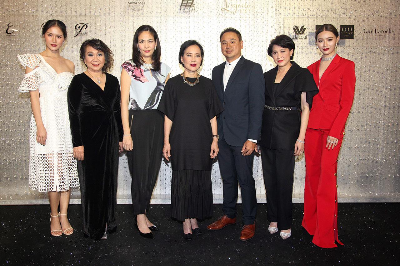 สวยงาม มาลินี ทรัพย์บริบูรณ์ และ เดเร็ก ลิม จัดแฟชั่นโชว์ในแบบคริสตัลเธียเตอร์ เพื่อแนะนำคอลเลกชั่นประดับคริสตัลสวารอฟสกี้ชุดชั้นในแบรนด์ดังจากลองเจอเรย์ ซาลอน โดยมี รวิมน ฐานิ ตารมภ์, ธีรดา อำพันวงษ์ และ วัลยา จงก้าวหน้า มาร่วมงานด้วย ที่ดิ เอ็มควอเทียร์ วันก่อน.