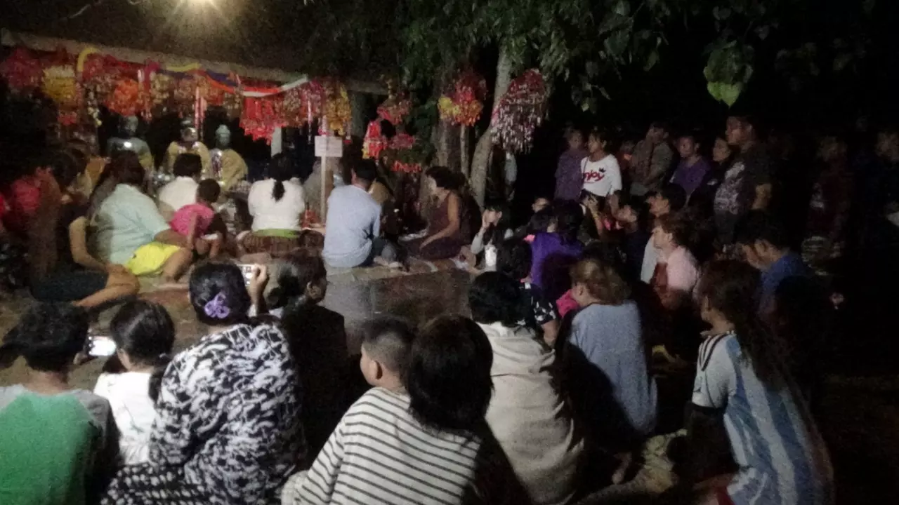 ชาวบ้านแห่ขอเลขเด็ด โคกวัดกาไสย์ สาวโดนสิงร่าง ใบ้เลขเด็ดไปเสี่ยงโชค