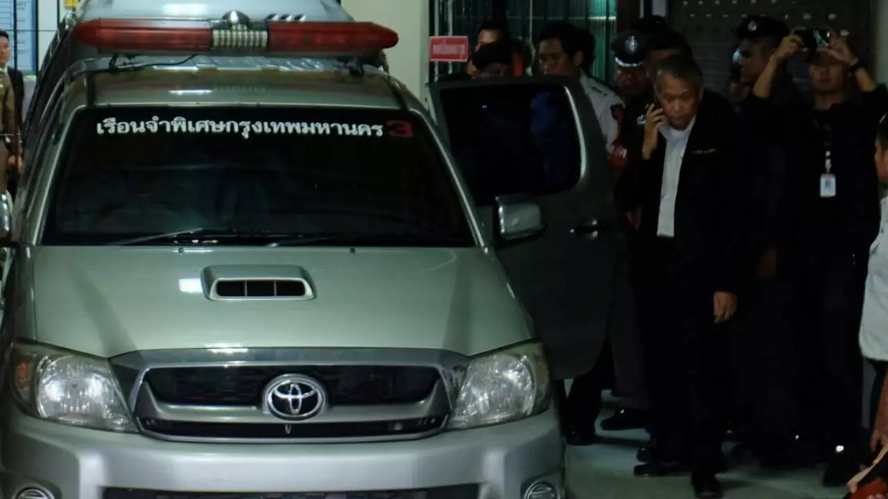 ไม่ให้ประกันพุทธะอิสระ ปลอมพระปรมาภิไธย ถอดผ้าเหลืองส่งเรือนจำ(คลิป)