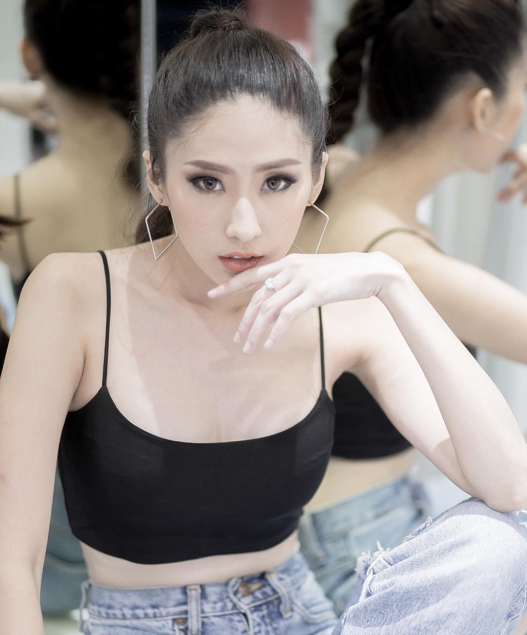 เมย์ สิรินทร์