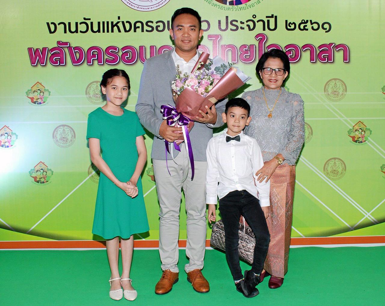 ครอบครัวอบอุ่นของ “ตุลย์–วิทวัส โลหะมาศ”.