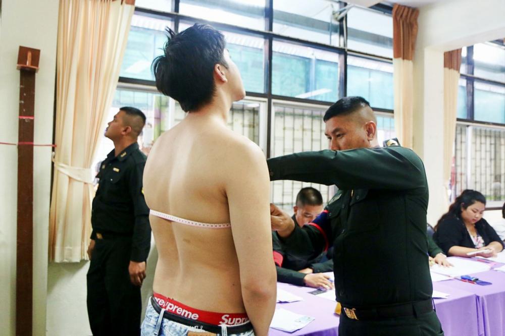 กางเกงในขอบแดงแจ๋
