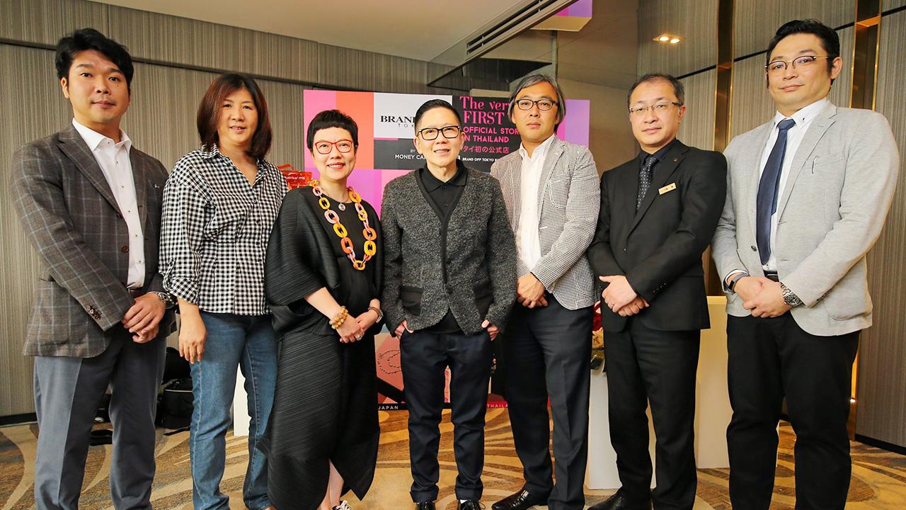 ใช้แล้วขายได้ ชูศักดิ์ ตั้งเลิศสัมพันธ์ จัดงาน BRAND OFF TOKYO Market Place การ
จัดงานซื้อ-ขายและแลกเปลี่ยนสินค้าแบรนด์หรูมือสอง โดยมี วาสินี ตั้งเลิศสัมพันธ์, วรรณวิมล มรรคยาธร และ ทอม โยโกยาม่า มาร่วมงานด้วย ที่โรงแรมเอ็มโพเรียม สวีท วันก่อน.