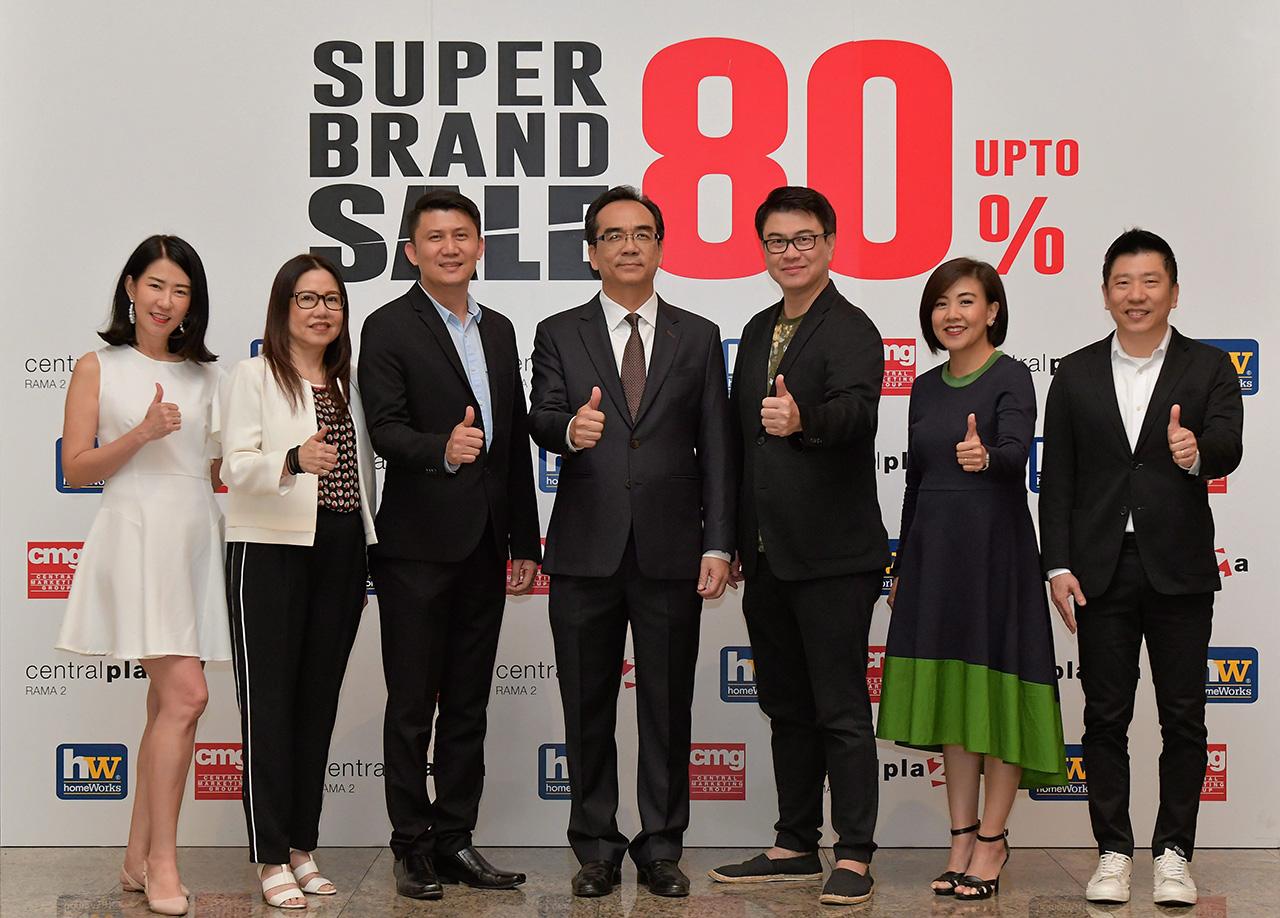 ห้ามพลาด - สมเกียรติ วิทยาศิริกุล และ องอาจ สุขเลิศกมล จัดงาน “Homeworks & CMG Super Brand Sale” มหกรรมสินค้าลดราคาจากโฮมเวิร์คและซีเอ็มจี จัดถึง 8 เม.ย. โดยมี ขวัญแก้ว สิริจินดา และ อรภร สมมติวงศ์ มาร่วมงานด้วย ที่เซ็นทรัลพลาซา พระราม 2 วันก่อน.