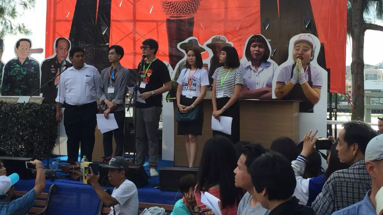 เริ่มแล้ว! ชุมุนม คนอยากเลือกตั้ง แกนนำ เรียกร้อง 3 ข้อ เลือกตั้ง พ.ย. 61