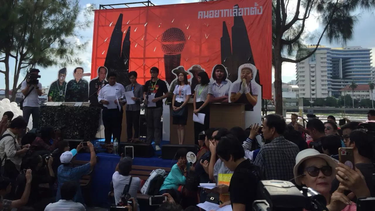 เริ่มแล้ว! ชุมุนม คนอยากเลือกตั้ง แกนนำ เรียกร้อง 3 ข้อ เลือกตั้ง พ.ย. 61