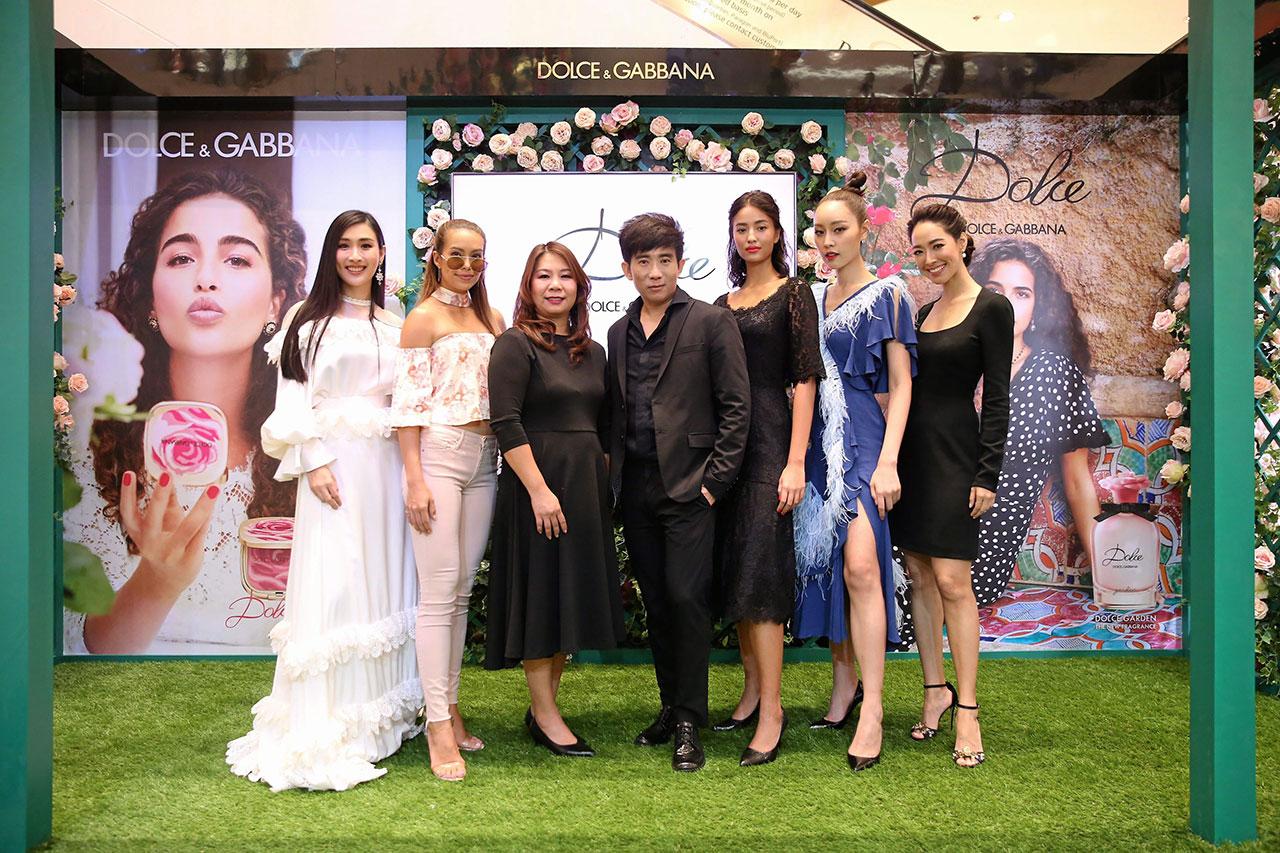 มีคลาส แก้วกมล อักษราภรณ์ เปิดตัวคอลเลกชั่น “Dolce Garden Spring 2018” จากแบรนด์ โดลเช่ แอนด์ กาบบาน่า โดยมี วินิจ บุญชัยศร, ชวัลกร วรรธนพิสิฐกุล, ชนัญชิดา รุ่งเพชรรัตน์, สาวิตรี โรจนพฤกษ์ และ เทย่า โรเจอร์ส มาร่วมงานด้วย ที่สยามพารากอน วันก่อน.