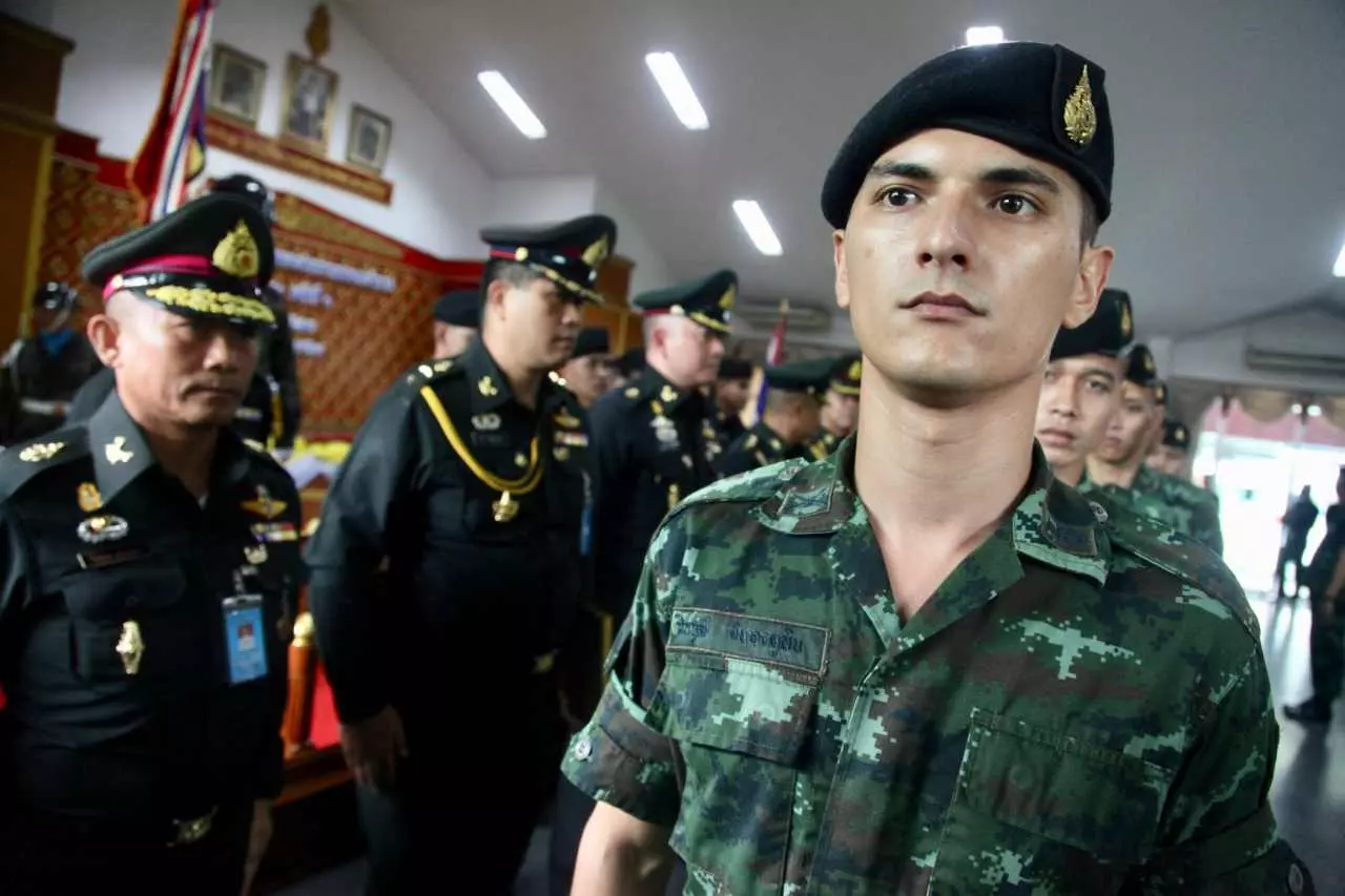 ‘พลทหารชินวุฒ’ อำลาธงชัยเฉลิมพล หลังรับใช้ชาติ 2 ปีเต็ม