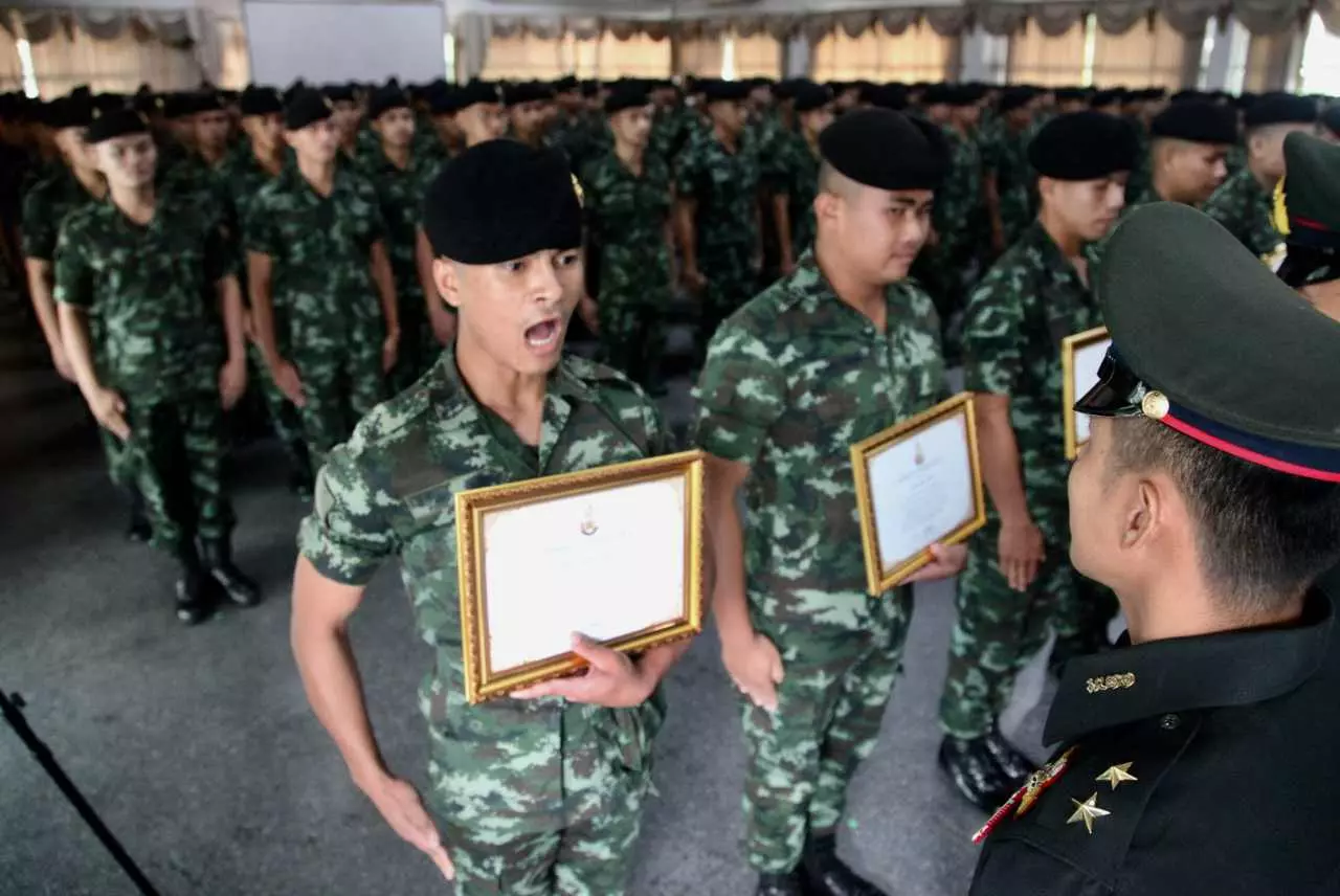 ‘พลทหารชินวุฒ’ อำลาธงชัยเฉลิมพล หลังรับใช้ชาติ 2 ปีเต็ม