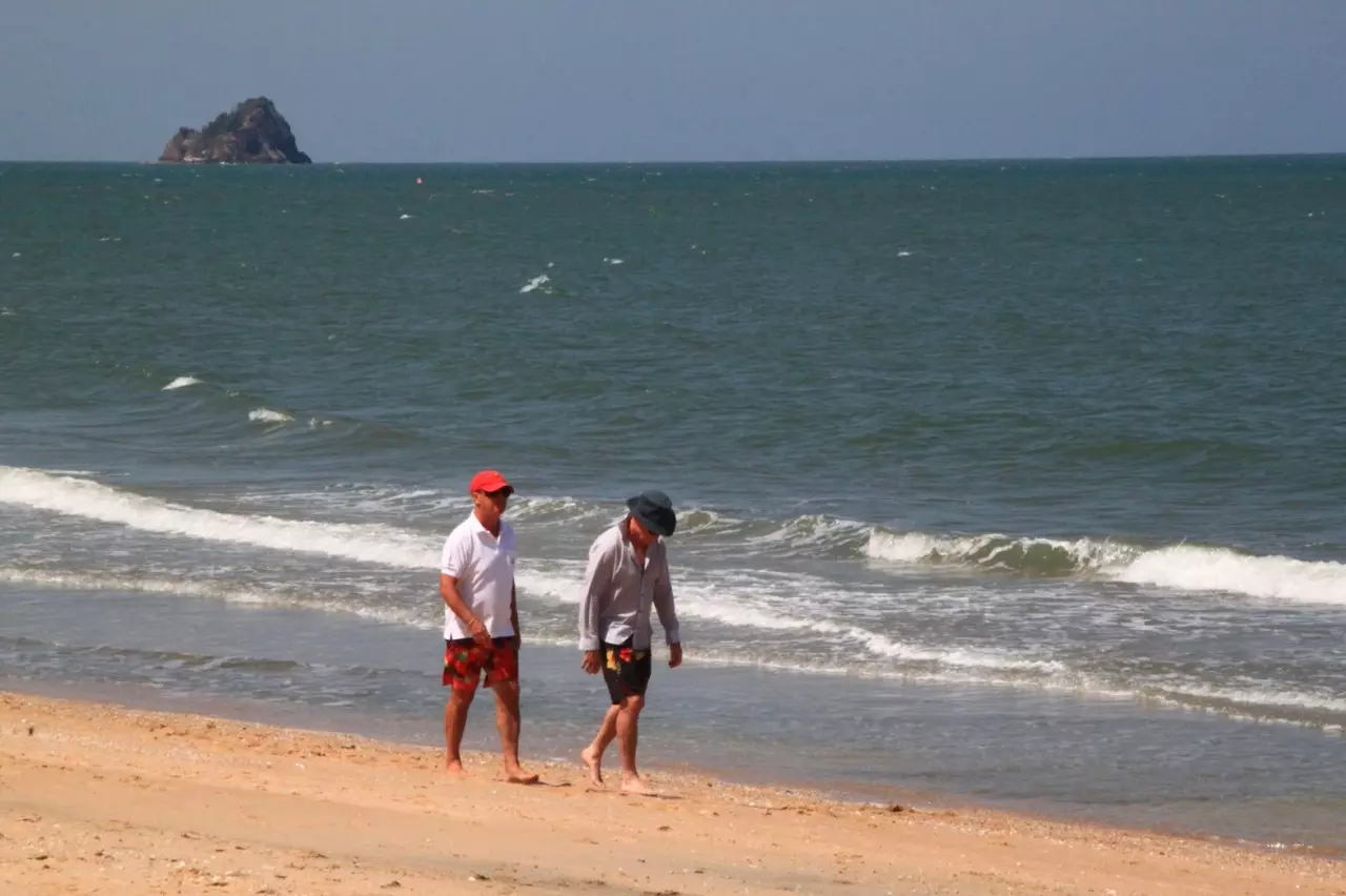อธิบดีกรมทรัพย์ฯ ลงพื้นที่หาดทรายน้อย วางมาตรการป้องกันฉลาม