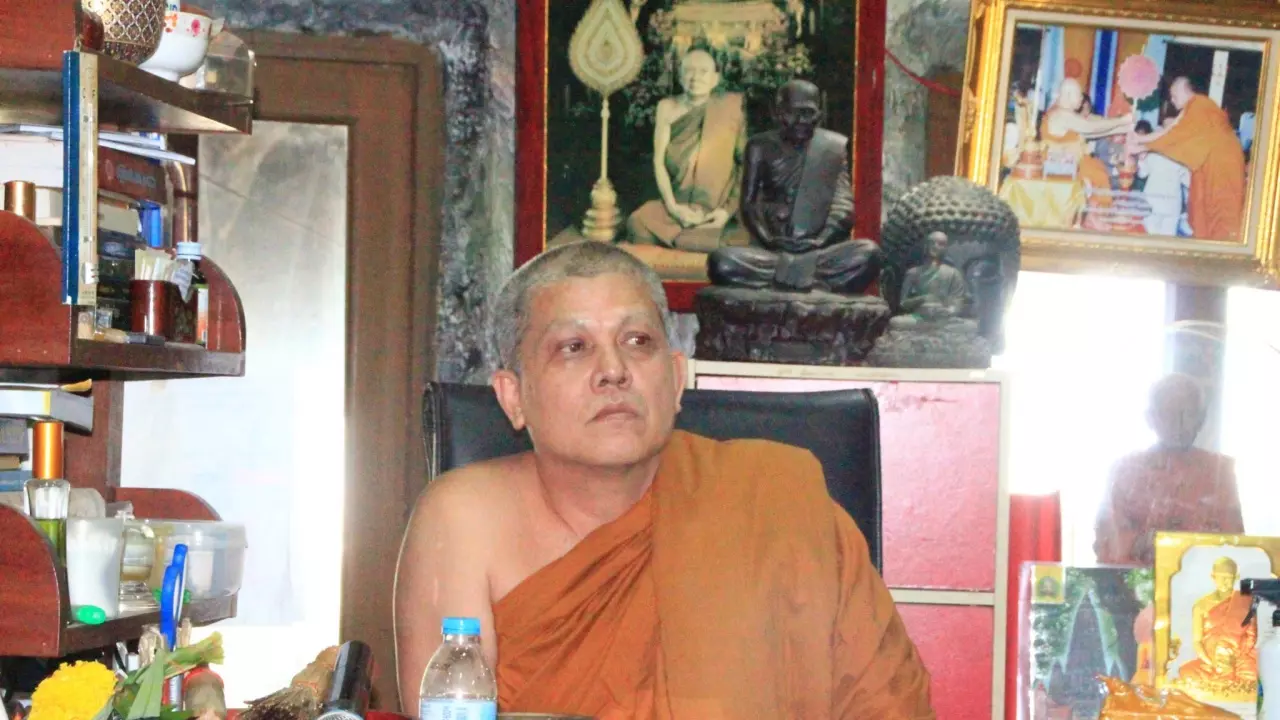 เจ้าอาวาส โต้ข่าวให้อาหารฉลาม เพื่อเรียกคนเข้าวัดทำบุญ