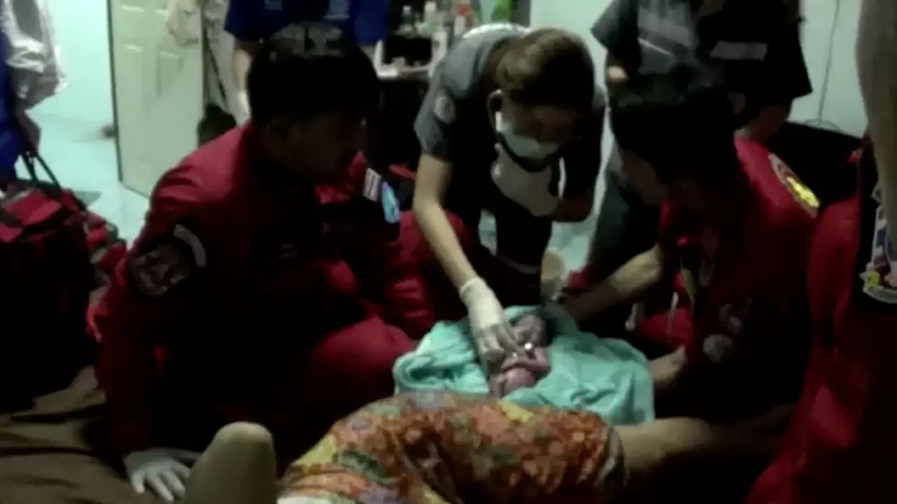 สาววัย 30 คลอดลูกกลางบ้าน เผยไม่รู้ว่าท้องลูกคนที่ 2 ปลอดภัยทั้งคู่