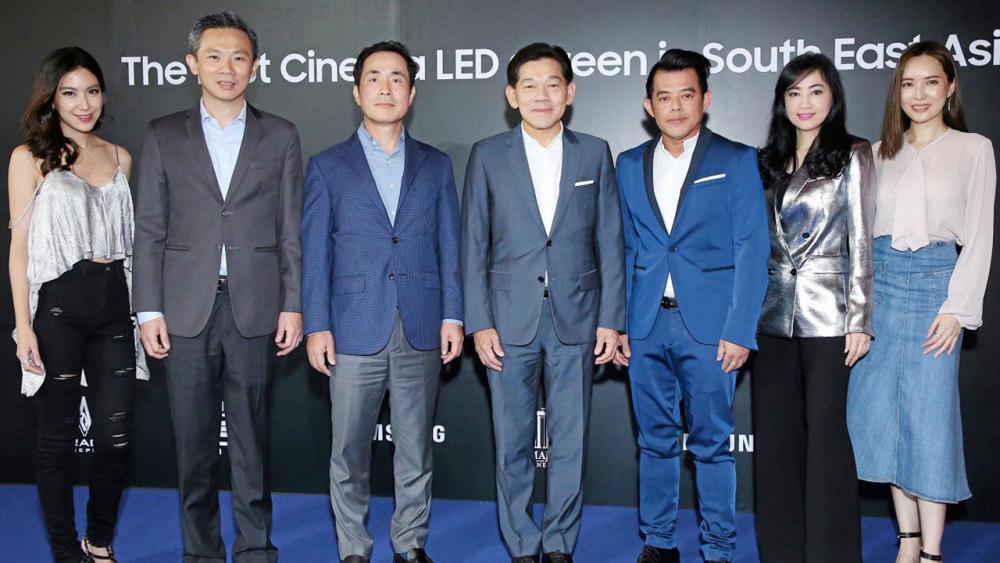ไปดูหนังกัน - วิชา พูลวรลักษณ์ และ ซองฮวาน คิม เปิดโรงภาพยนตร์ SAMSUNG LED CINEMA นวัตกรรมใหม่ล่าสุดของโลกกับจอภาพ LED Screen โดยมี นิธิ พัฒนภักดี, บุญเลิศ วิบูลย์เกียรติ, อภิชญา ไกรฤกษ์ และ ชัชชฎา ก้องธรนินทร์ มาร่วมงานด้วย ที่สยามพารากอน วันก่อน.