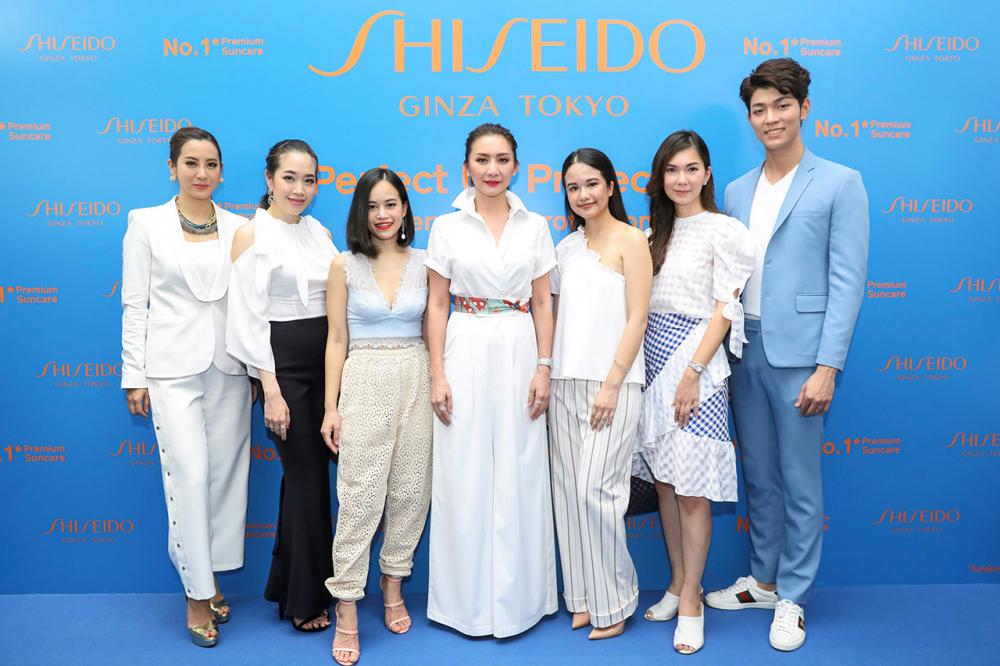 ไม่กลัวแดด - วริศรา ไพรสานฑ์กุล เปิดตัว Perfect UV Protector, Clear Stick UV Protector และ UV Lip Color Splash ผลิตภัณฑ์กันแดดใหม่ล่าสุด โดยมี ณัฐฐาวีรนุช ทองมี, ลีลา สุนทรวิเนตร์, ณัฏฐิ์ประภา ชุณหะวัณ และ ปาวิตา โตทับเที่ยง มาร่วมงานด้วย ที่ดิ เอ็มควอเทียร์ วันก่อน.