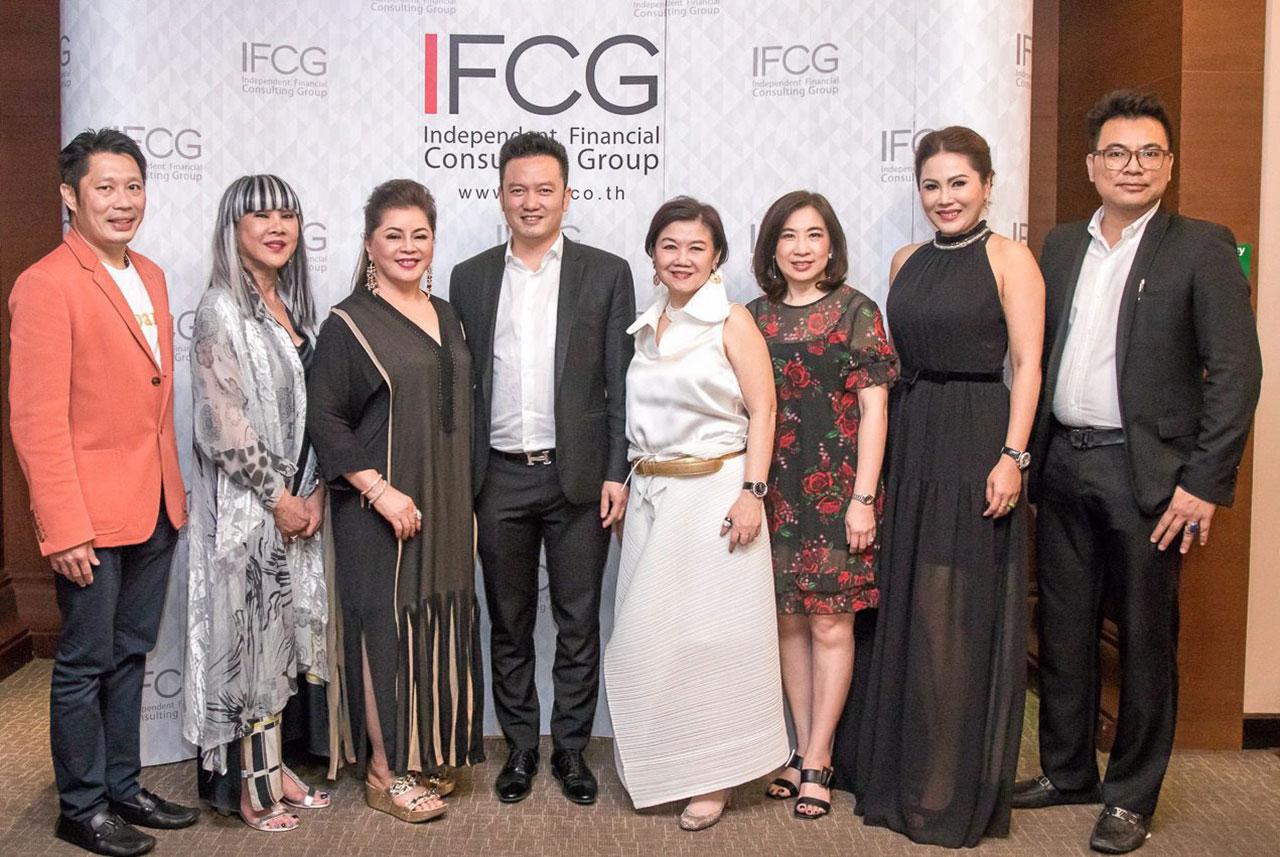 ครบวงจร วิทูร เลิศพนมวรรณ เปิดตัว “IFCG WEALTH CAFÉ” แหล่งให้ความรู้ทางวางแผนการเงินและการลงทุนแบบมีระบบครบวงจร โดยมี ลาวัลย์ กันชาติ, วรรณี ลิทองกุล, ทรง กลด พยัคฆาภรณ์ และ ศุภมิตร กิจจาพิพัฒน์ มาร่วมงานด้วย ที่มหาวิทยาลัยเชียงใหม่ วันก่อน.