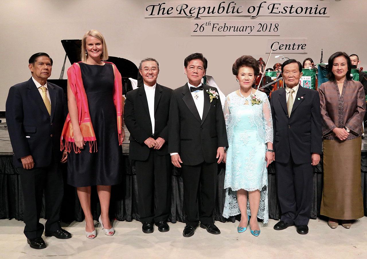 หนึ่งศตวรรษ ดร.วีระชัย เตชะวิจิตร์ กงสุลใหญ่กิตติมศักดิ์แห่งสาธารณรัฐเอสโตเนีย จัดงานเลี้ยงฉลอง วันชาติเอสโตเนีย ครบรอบ 100 ปี โดยมี ดร.ศรีภูมิ ศุขเนตร, อัมรินทร์ คอมันตร์, ม.ล.ปริยดา ดิศกุล และ คาทารินา ทาปิโอ มาร่วมงานด้วย ที่ศูนย์วัฒนธรรมแห่งประเทศไทย วันก่อน.